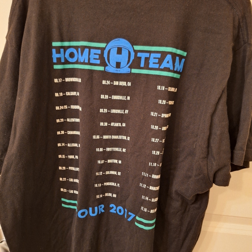 Official Thomas Rhett XL - Picture 2 of 3